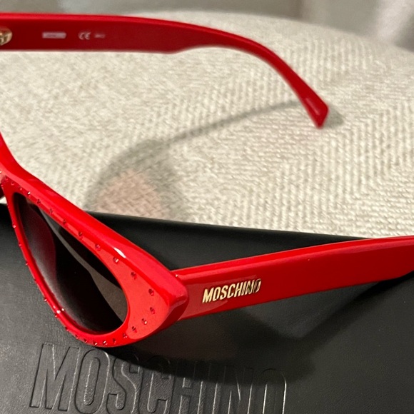 MOSCHINO RARE NWT AUTHENTIC TRIM CRYSTAL STONES CAT-EYE STYLE RED SUNGLASSES main image 10
